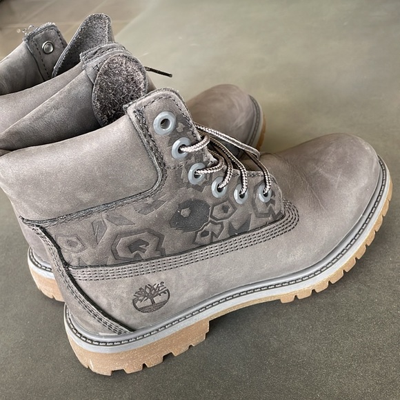 BRAND NEW Timberland Boots - Picture 5 of 16